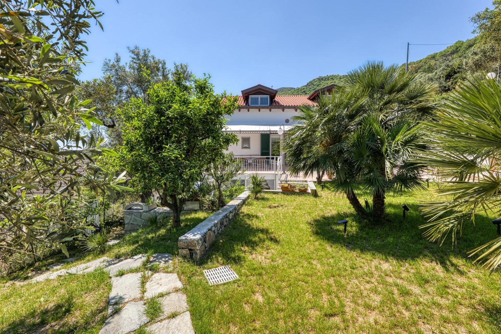 Luce Del Sol With Pool - L * Alassio